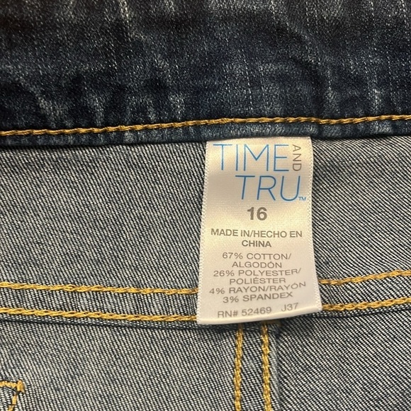 Time and tru women’s jean shorts size 16 . - Picture 2 of 12